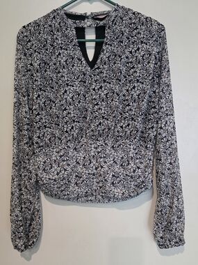 Women’s Black and White Floral Long-Sleeve Blouse Spring Summer Light Daisy NWT